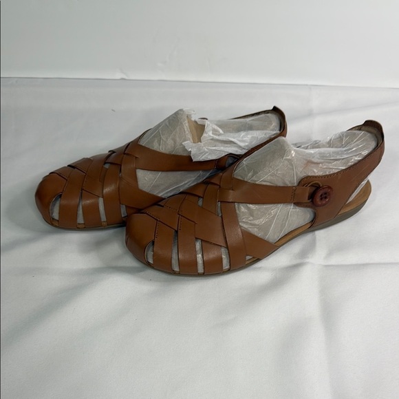 Earth Brown Leather Closed-Toe Sandals - Picture 3 of 6